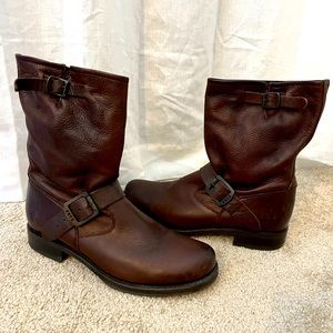 Frye Veronica Short pull on boot